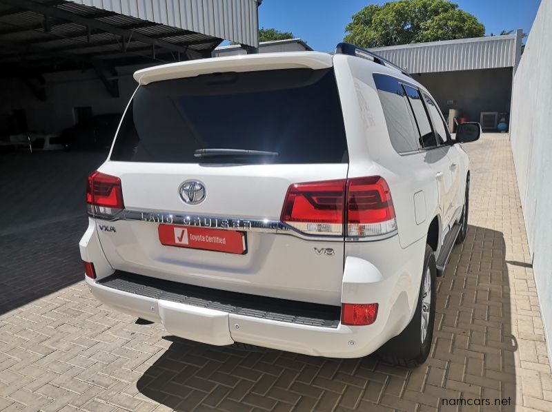 2020 Toyota LAND CRUISER 200 4.5 D4D VX-R pictures