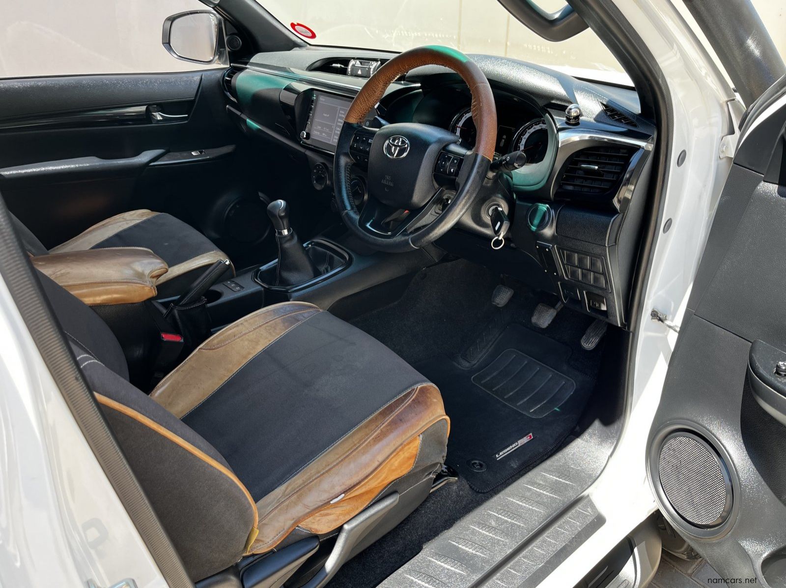 2019 Toyota HILUX SC 2.8 4X4 M/T LEGEND 50 pictures