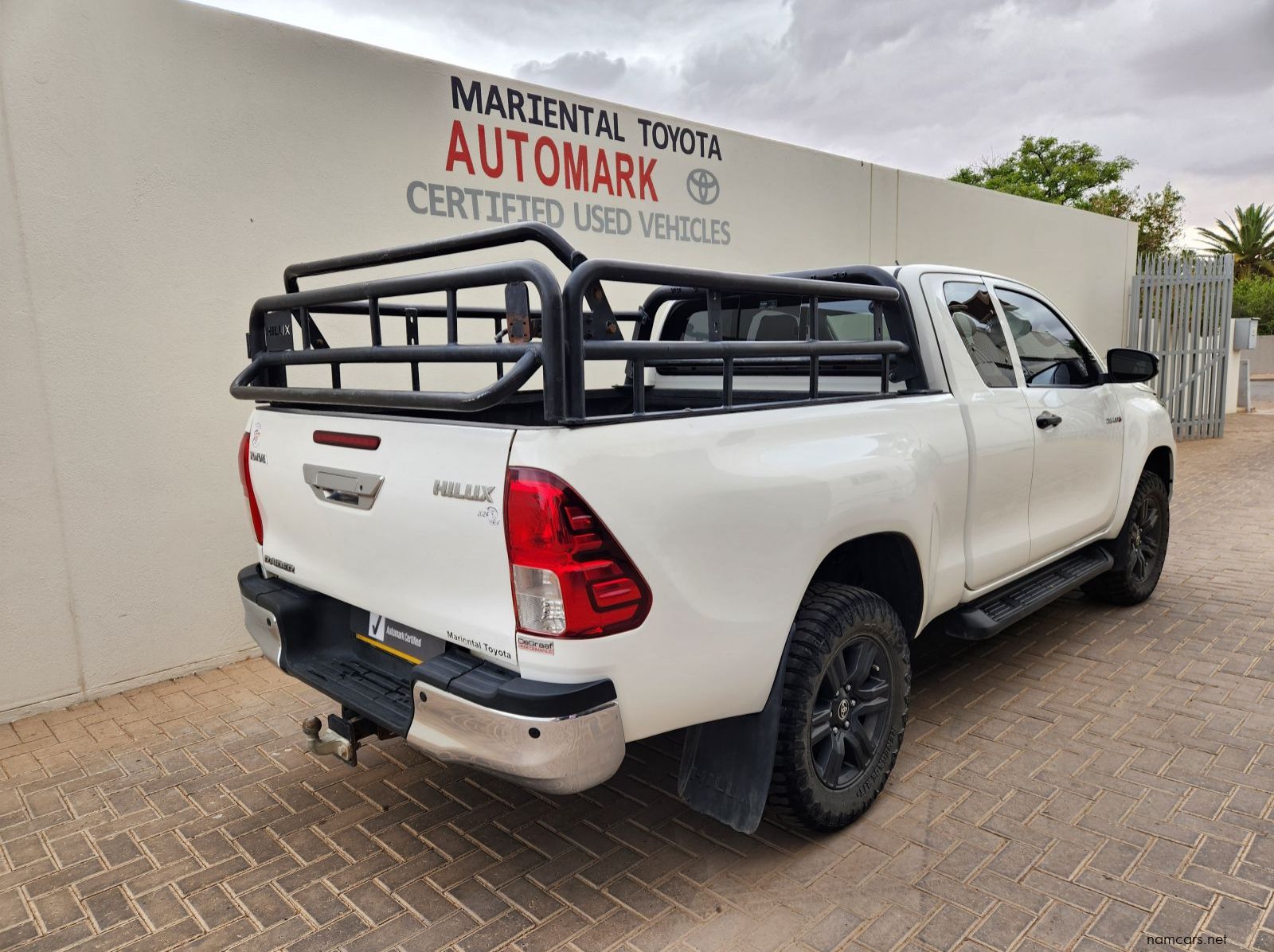 2023 Toyota Hilux XC 2.4GD6 4X2 Raider MT pictures