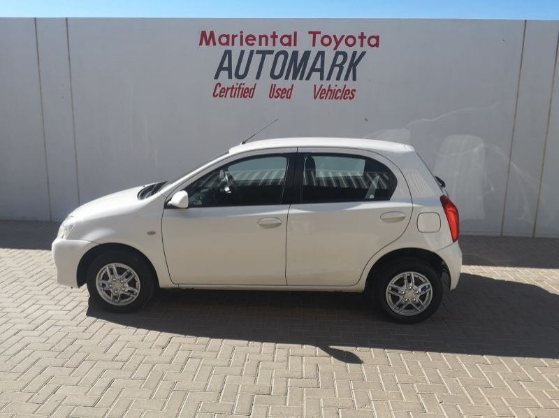 2012 Toyota Etios HB 1.5P Xs 5MT pictures