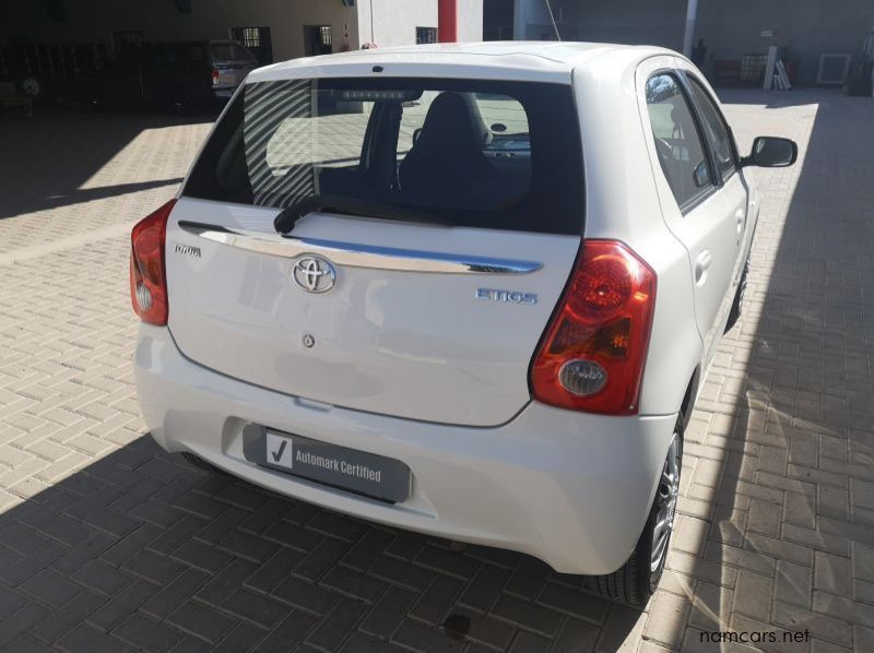 2012 Toyota Etios HB 1.5P Xs 5MT pictures
