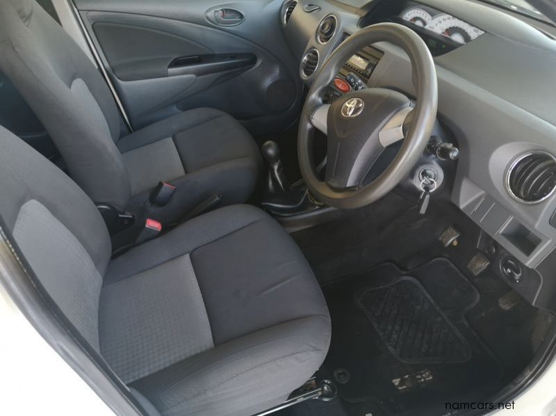 2012 Toyota Etios HB 1.5P Xs 5MT pictures