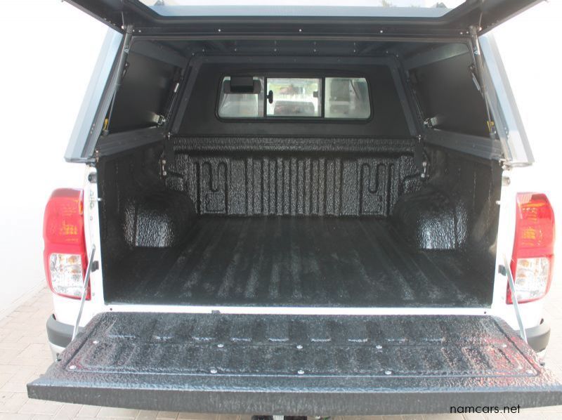 2023 Toyota Hilux DC 2.4GD6 4x2 Raider AT pictures