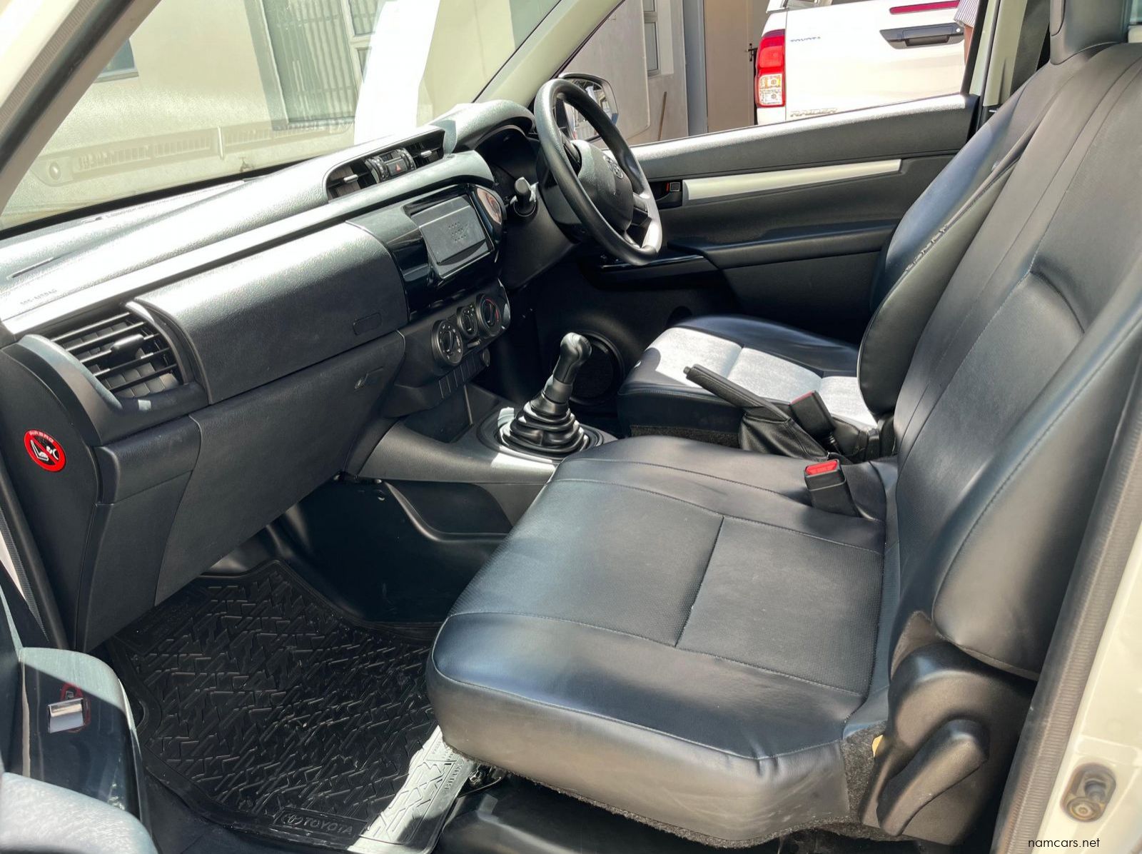 2022 Toyota Hilux SC 2.0VVTi S A/C 5MT pictures