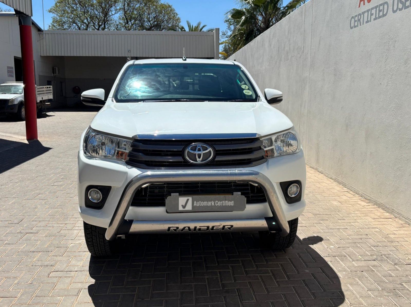 2018 Toyota Hilux Double Cab 2.4GD6 4X4 SRX AT pictures
