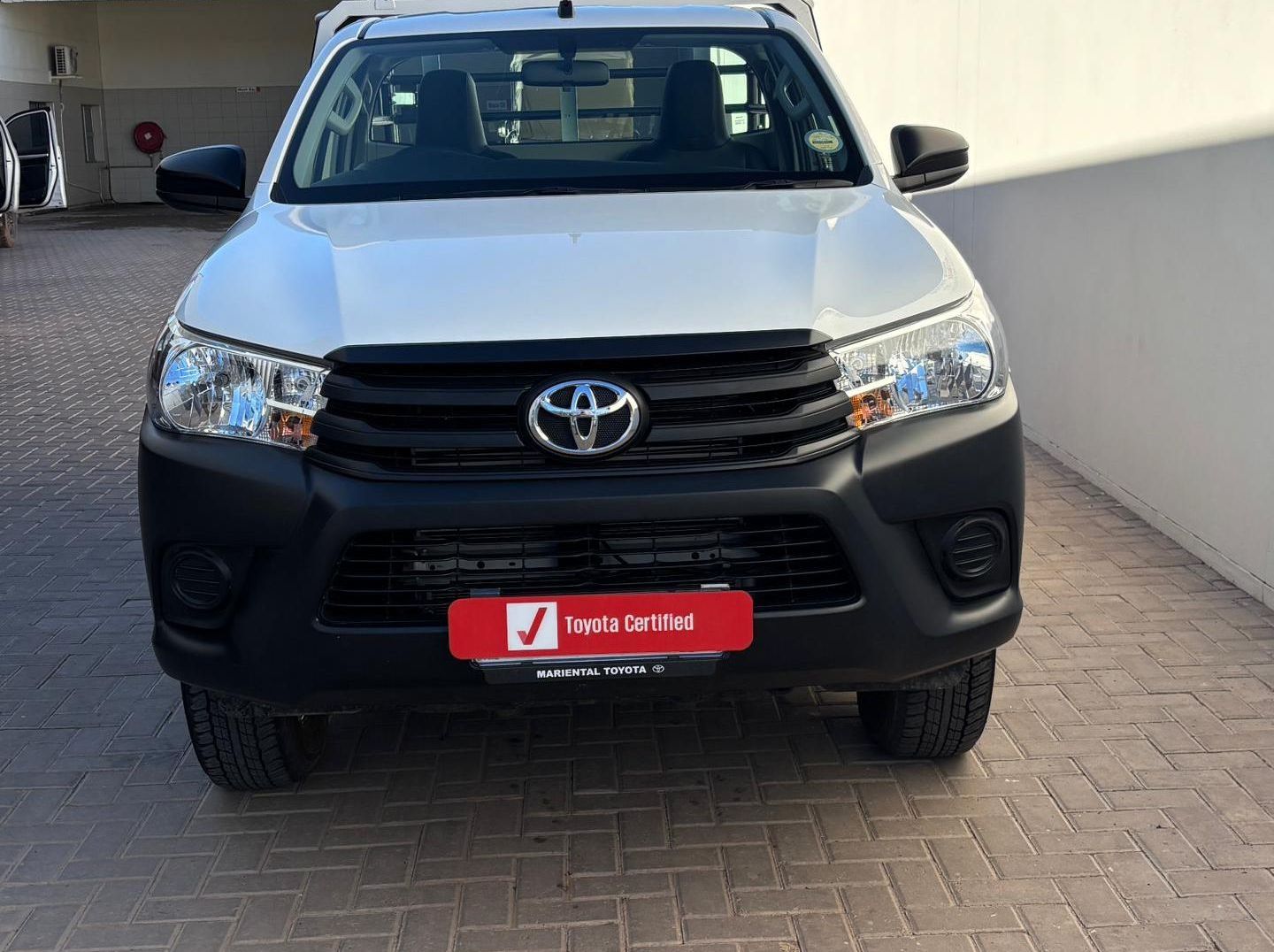 2026 Toyota Hilux SC 2.4GD6 4x4 Flat Deck 6MT pictures