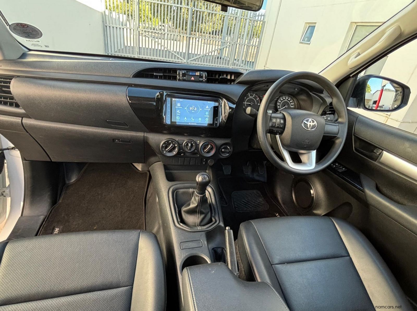 2026 Toyota Hilux SC 2.4GD6 4x4 Flat Deck 6MT pictures