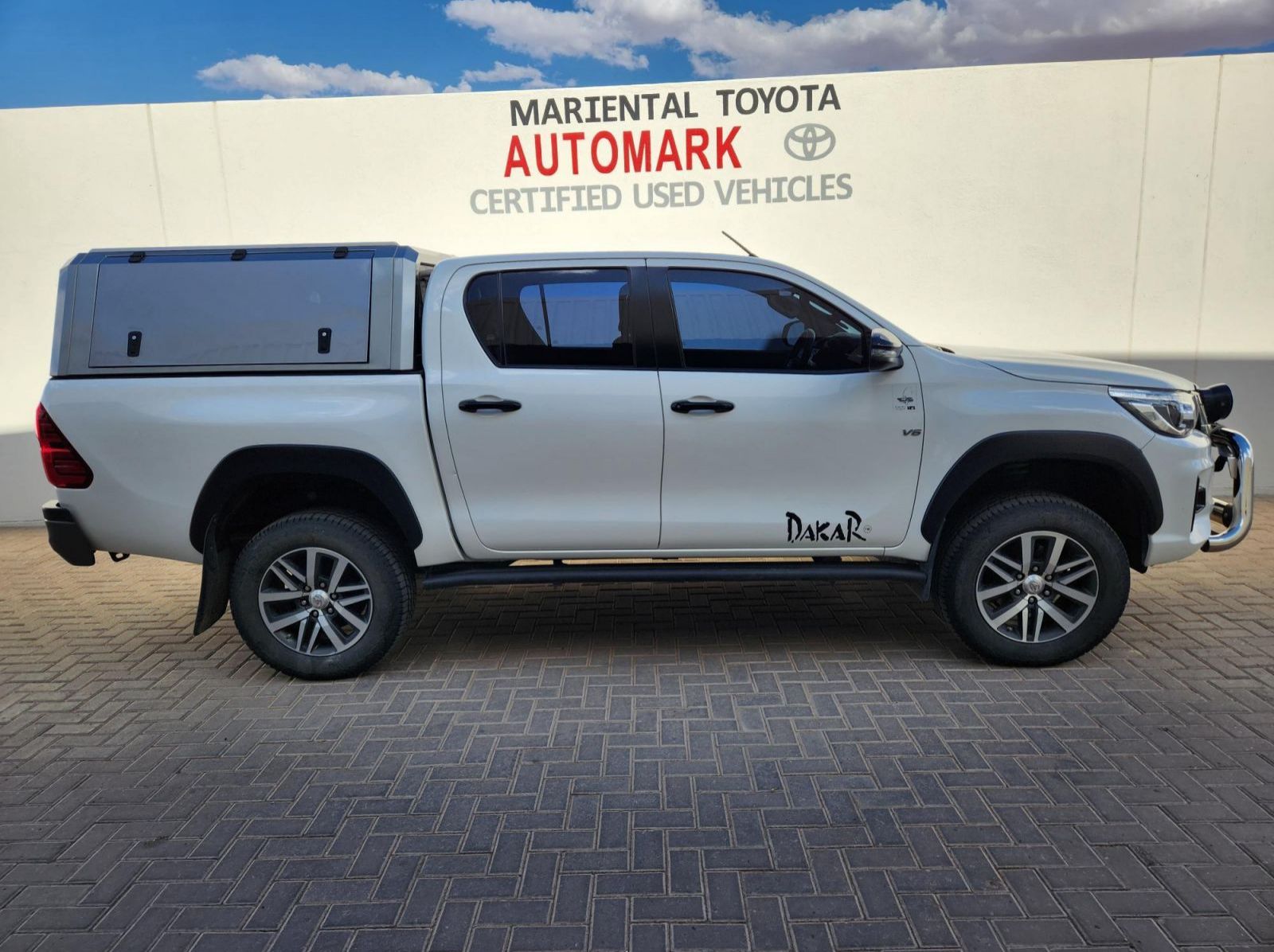 2018 Toyota Hilux DC 4.0 V6 4x4 Dakar AT pictures
