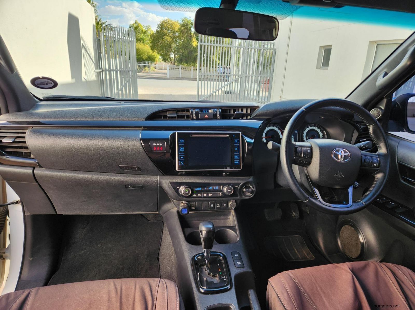 2018 Toyota Hilux DC 4.0 V6 4x4 Dakar AT pictures