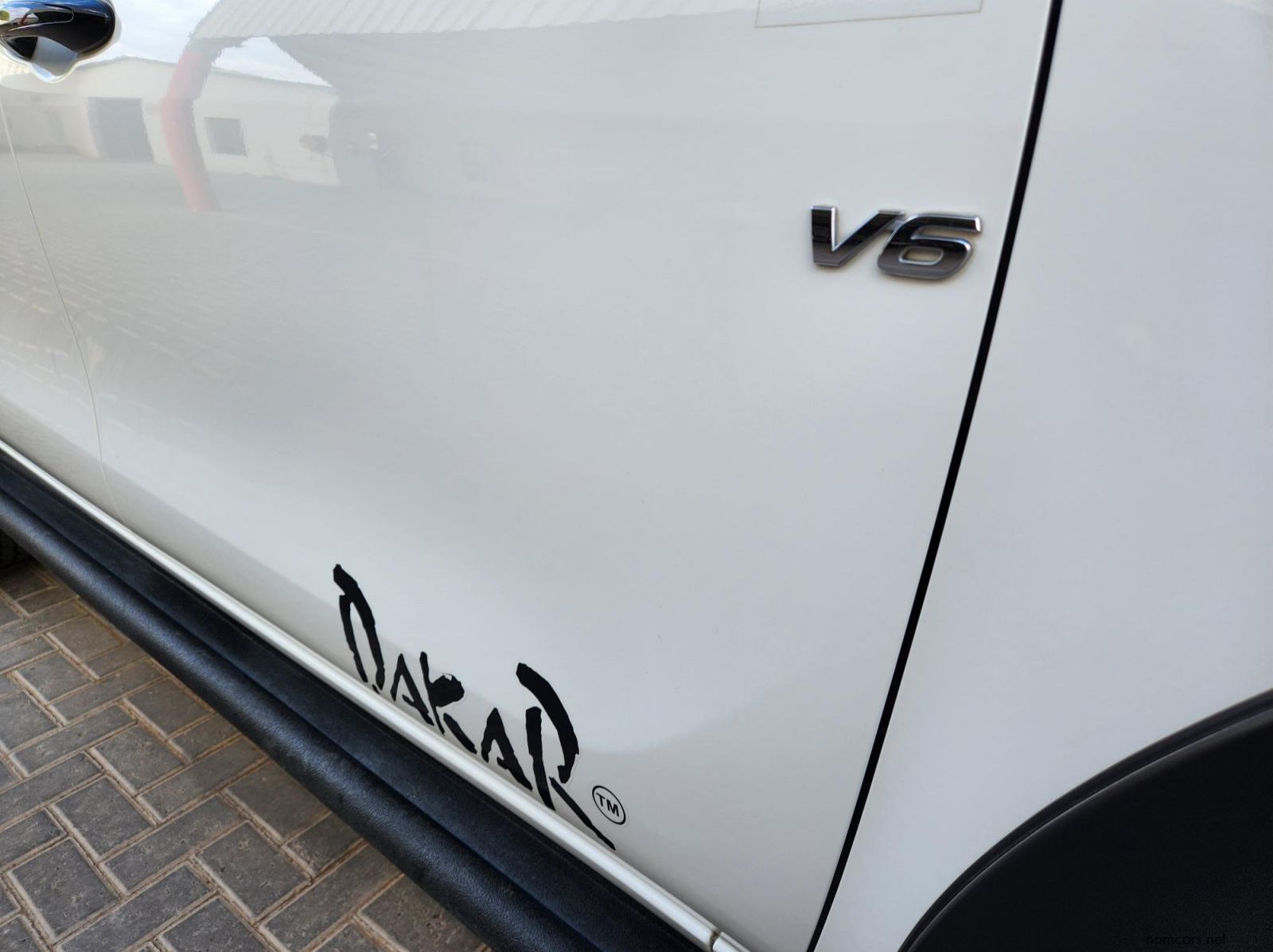 2018 Toyota Hilux DC 4.0 V6 4x4 Dakar AT pictures