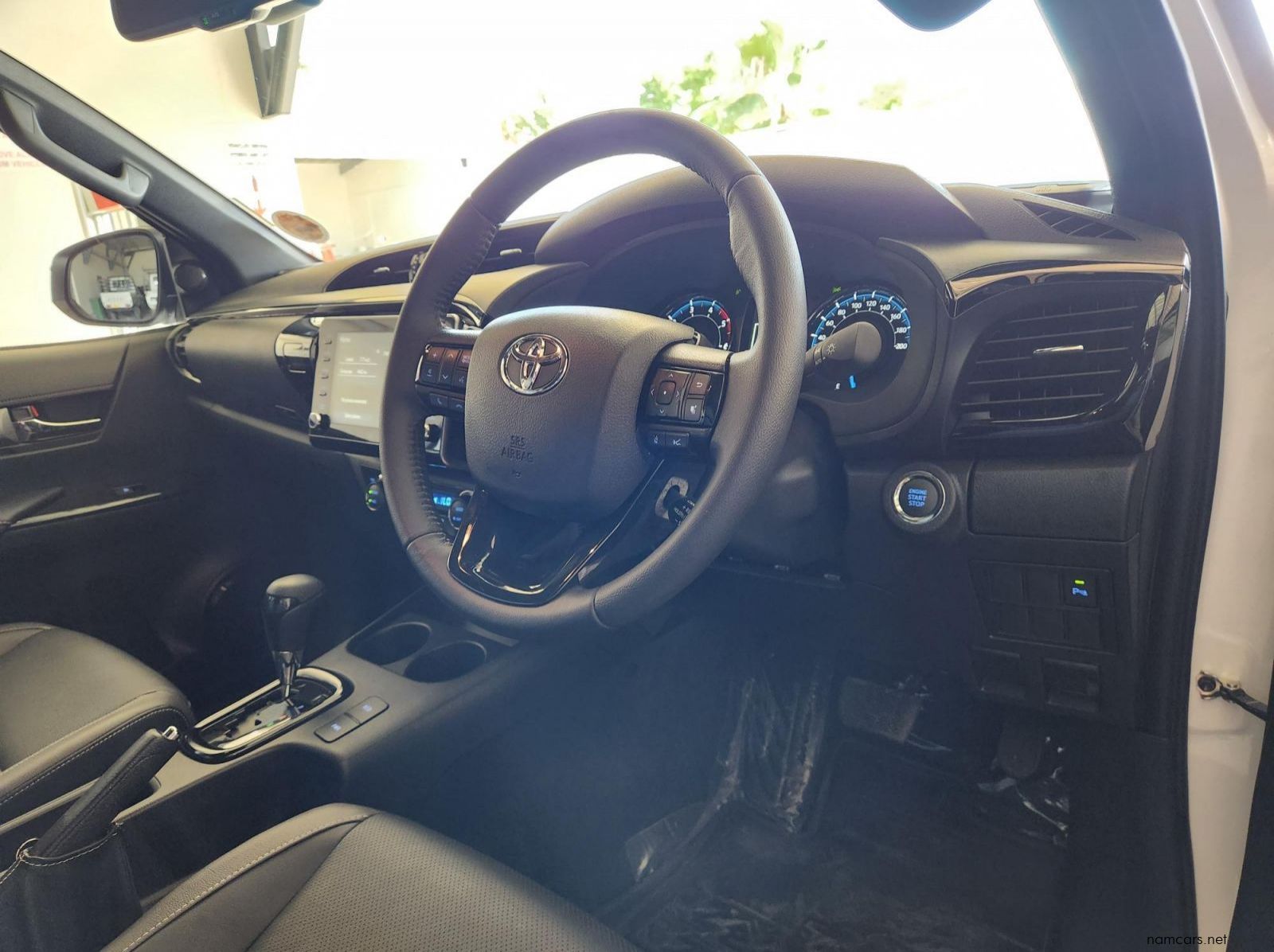 2024 Toyota Hilux DC 2.8GD6 4x2 Legend AT 48V pictures