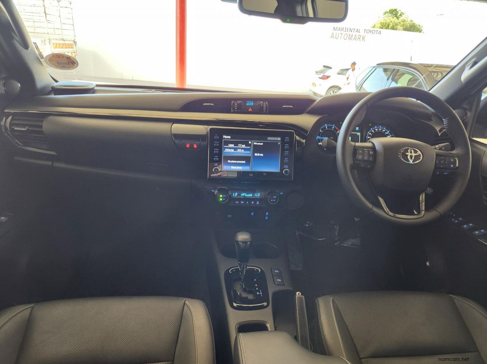 2024 Toyota Hilux DC 2.8GD6 4x2 Legend AT 48V pictures