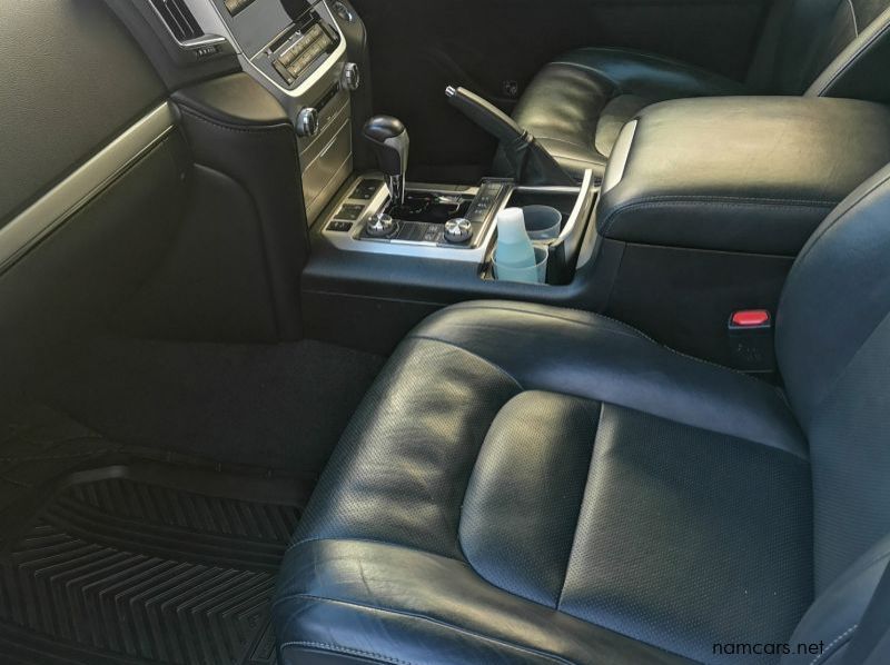 2016 Toyota LAND CRUISER 200 SERIES VX 4.5D pictures