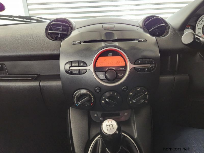 2011 Mazda 2 1.3 Active pictures