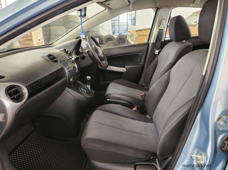2011 Mazda 2 1.3 Active pictures