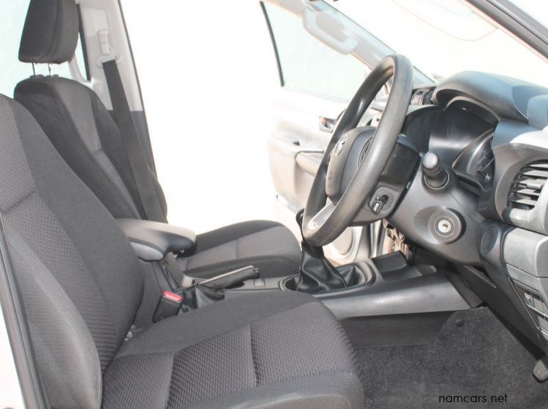 2019 Toyota Hilux DC 2.4GD6 4x4 SRX MT pictures