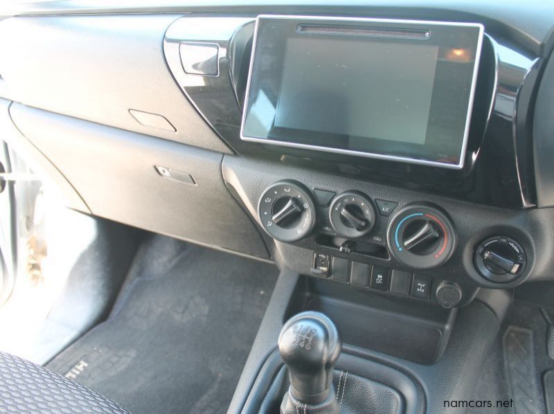 2019 Toyota Hilux DC 2.4GD6 4x4 SRX MT pictures