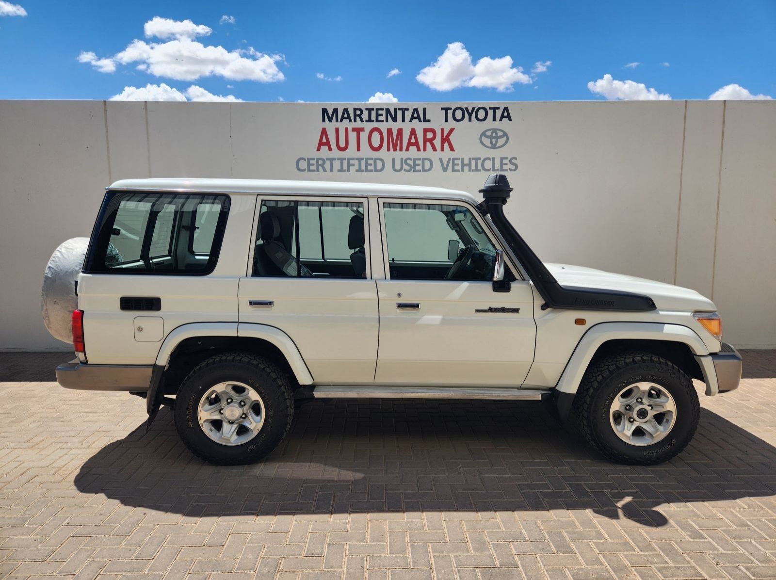 2020 Toyota Land Cruiser SW 4.5 V8 Diesel pictures