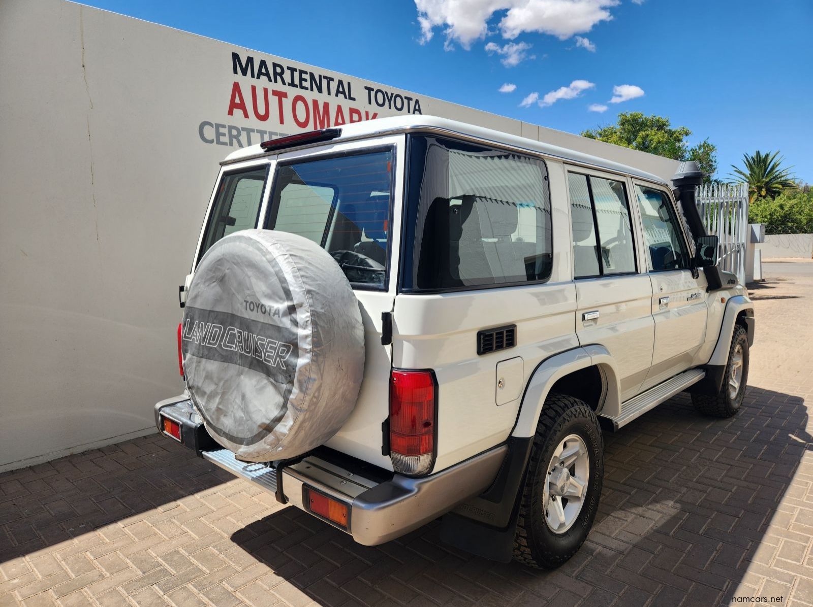2020 Toyota Land Cruiser SW 4.5 V8 Diesel pictures