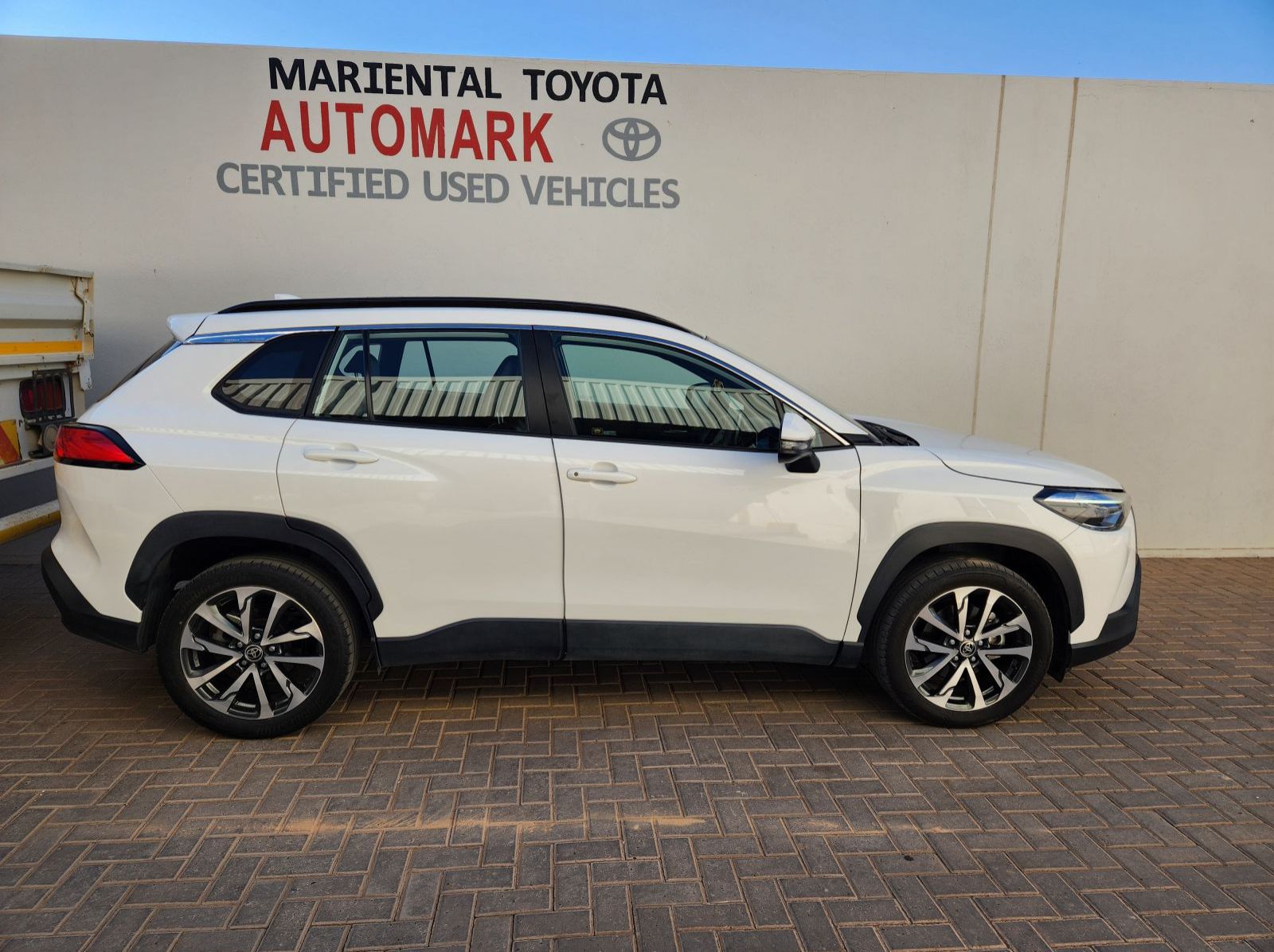 2023 Toyota Corolla Cross 1.8 XR CVT pictures