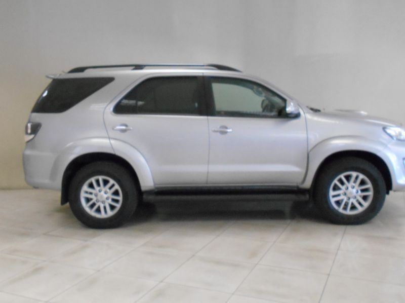 2015 Toyota FORTUNER 3.0 pictures