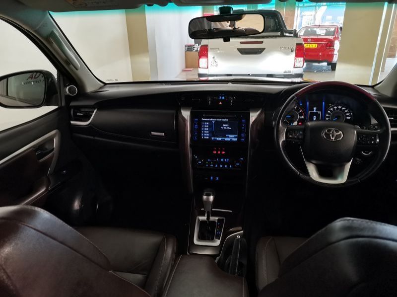2017 Toyota Fortuner 2.8gd-6 R/b A/t pictures