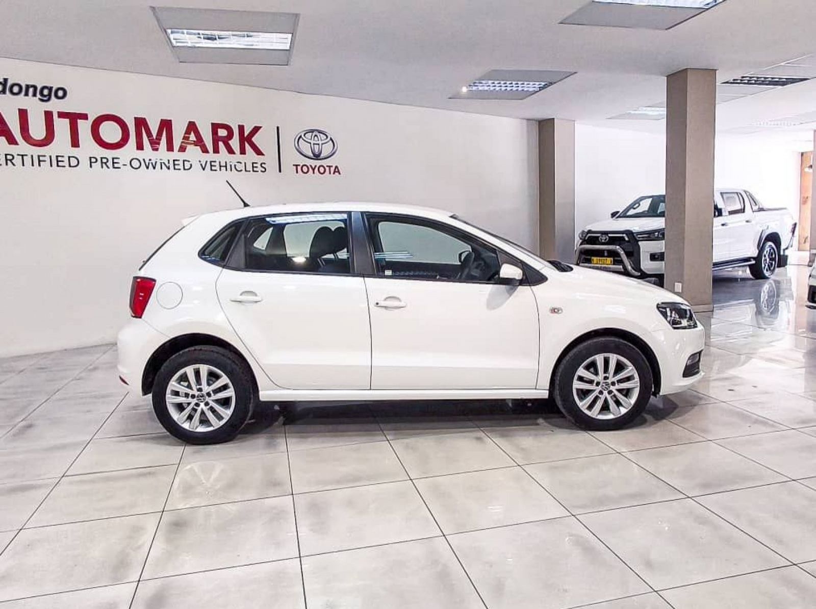 2023 Volkswagen Polo Vivo 1.6 Comfortline Tip (5dr) pictures