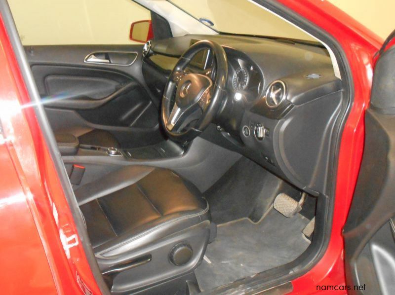 2013 Mercedes-Benz B170 pictures