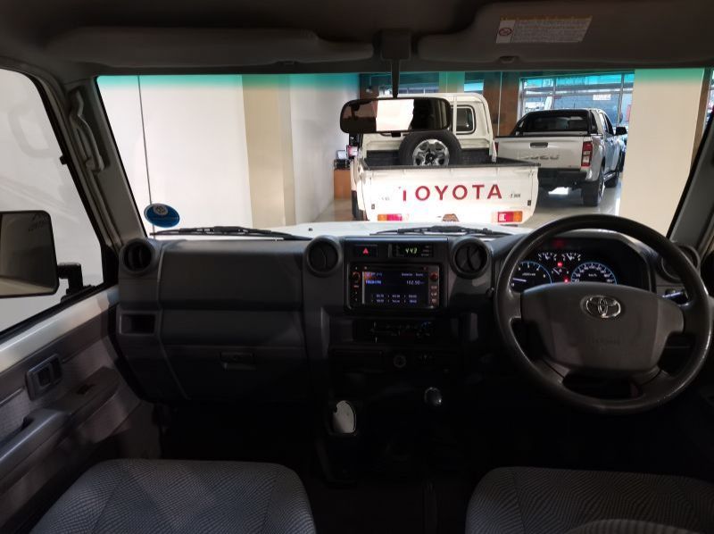 2017 Toyota Landcruiser 79 4.5d P/u D/c pictures