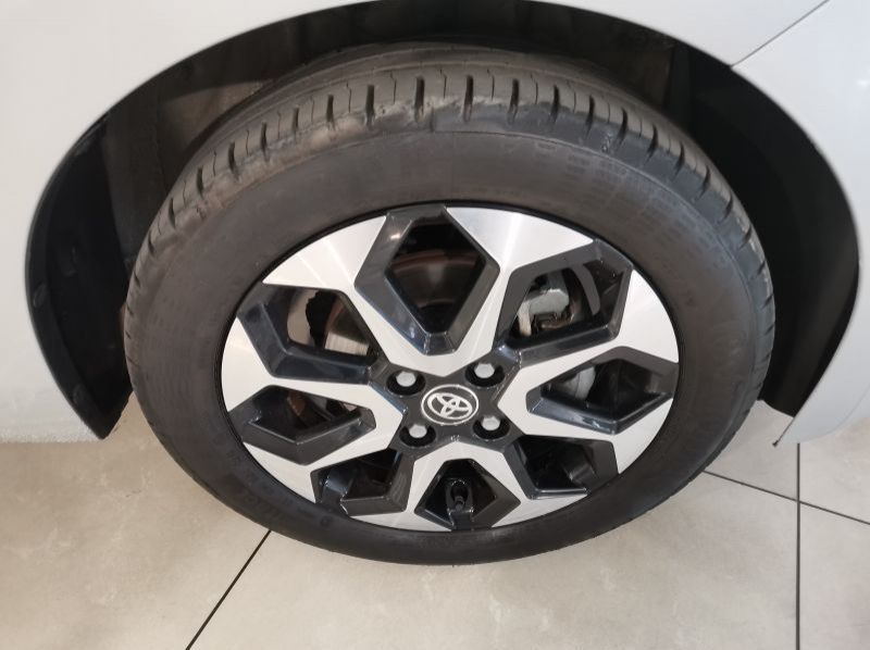 2017 Toyota Aygo 1.0 (5dr) pictures