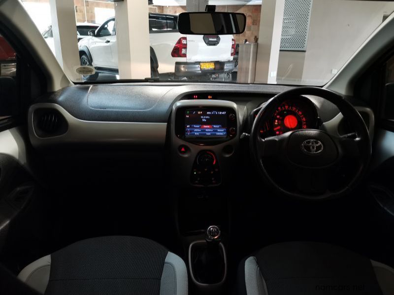 2017 Toyota Aygo 1.0 (5dr) pictures