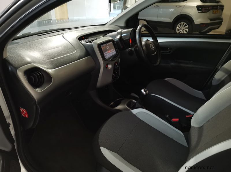 2017 Toyota Aygo 1.0 (5dr) pictures