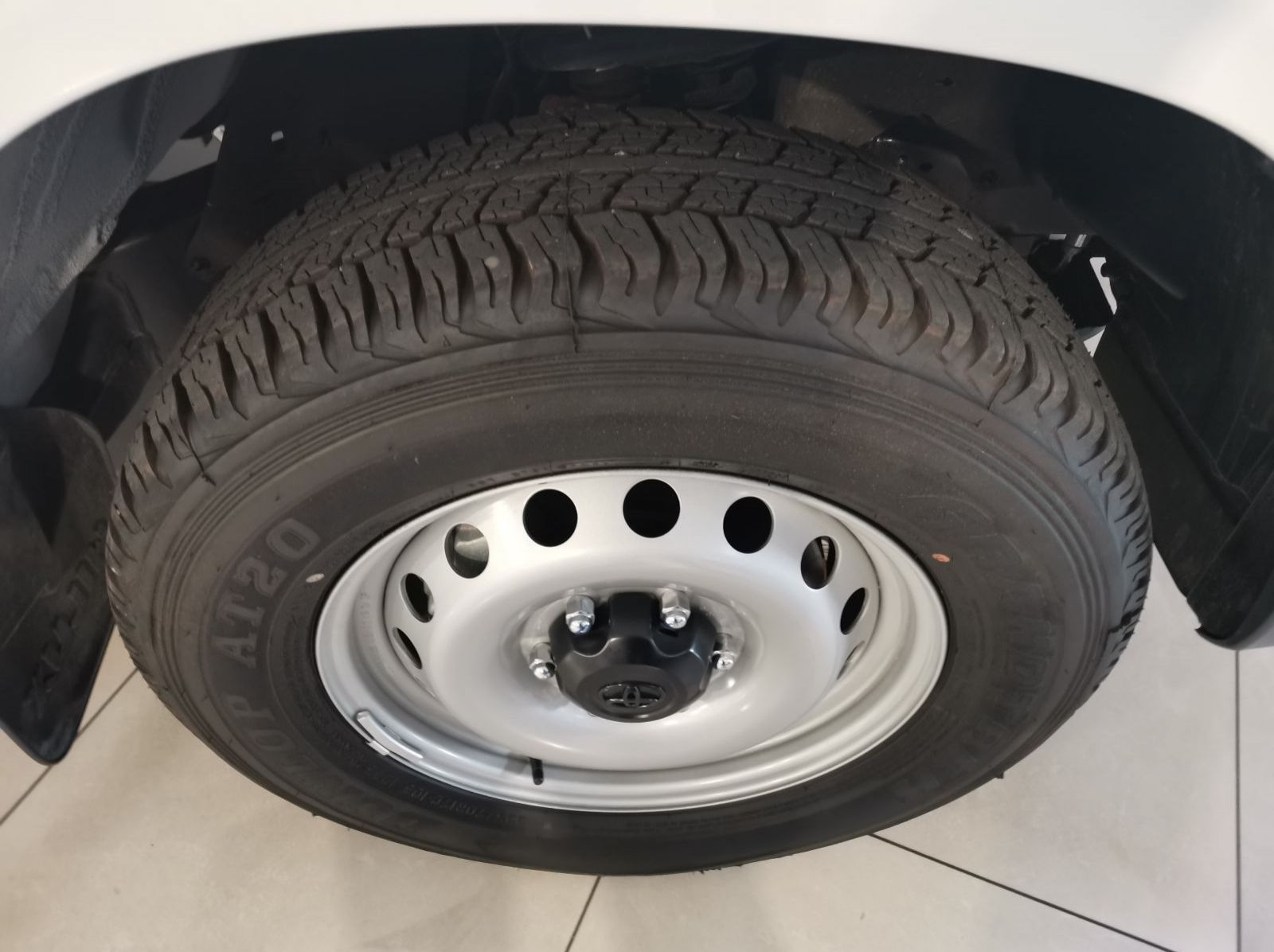 2024 Toyota Toyota Hilux 2.4 Gd-6 Sr 4x4 P/u D/c pictures