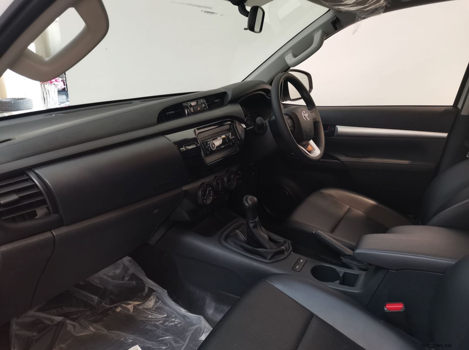 2024 Toyota Toyota Hilux 2.4 Gd-6 Sr 4x4 P/u D/c pictures