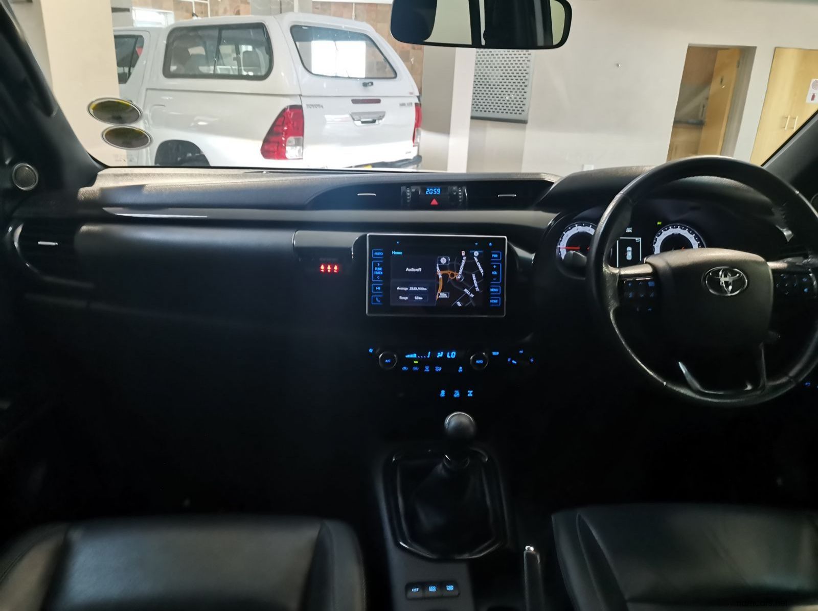 2018 Toyota Hilux 2.8 Gd-6 Raider 4x4 P/u D/c Dakar pictures
