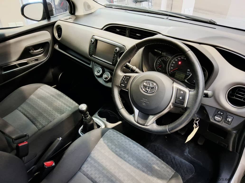 2016 Toyota Yaris 1.3 Xs 5dr pictures