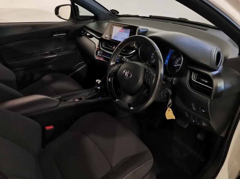 2019 Toyota C-hr 1.2t Plus Cvt pictures