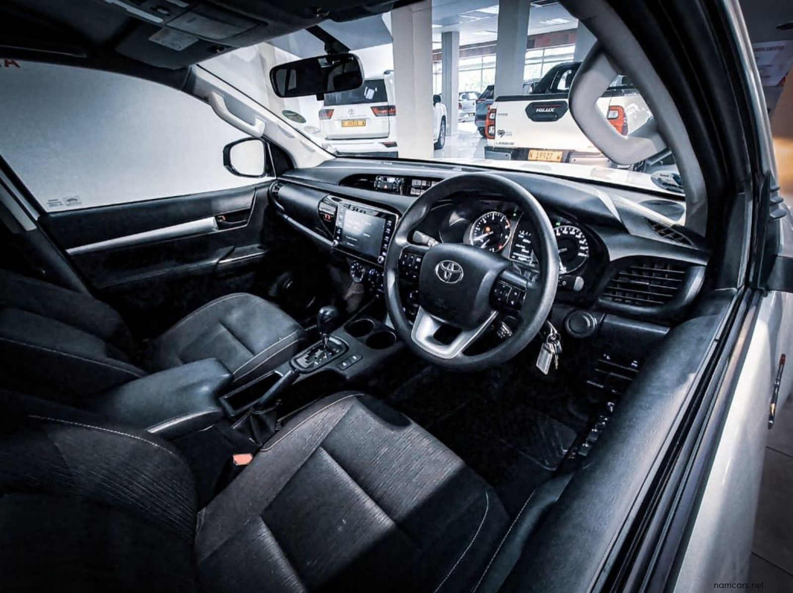 2024 Toyota Hilux 2.4 Gd-6 Raider 4x4 A/t P/u D/c pictures