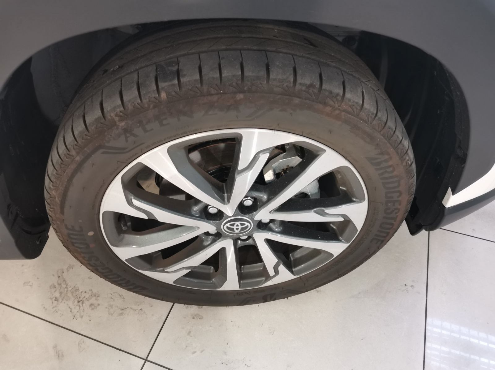 2024 Toyota Corolla Cross 1.8 Xr Hybrid pictures