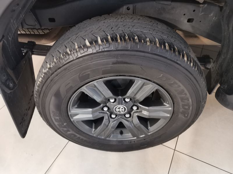 2022 Toyota Hilux 2.4 Gd-6 Raider 4x4 P/u D/c pictures