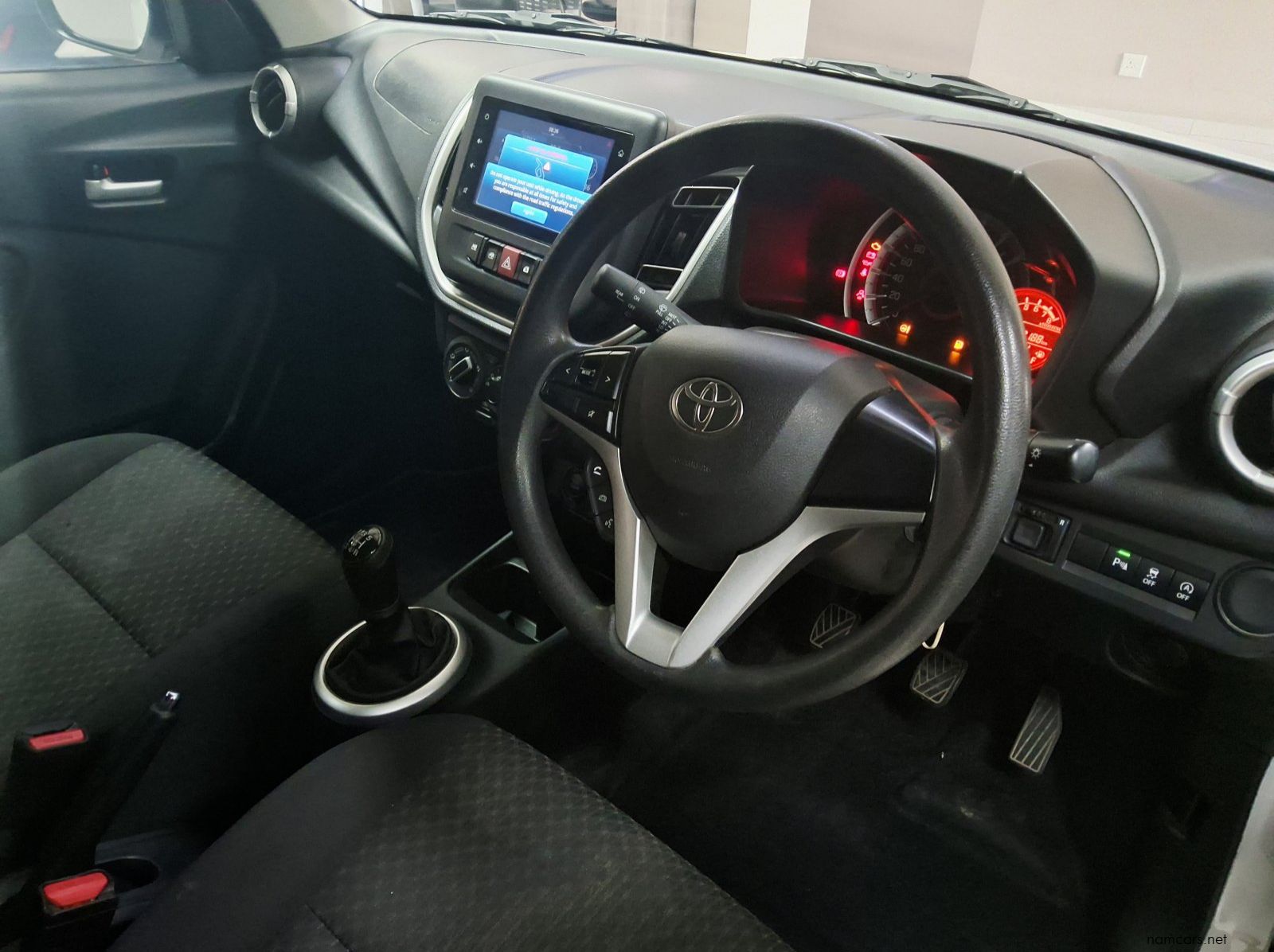 2025 Toyota Vitz 1.0 XR pictures