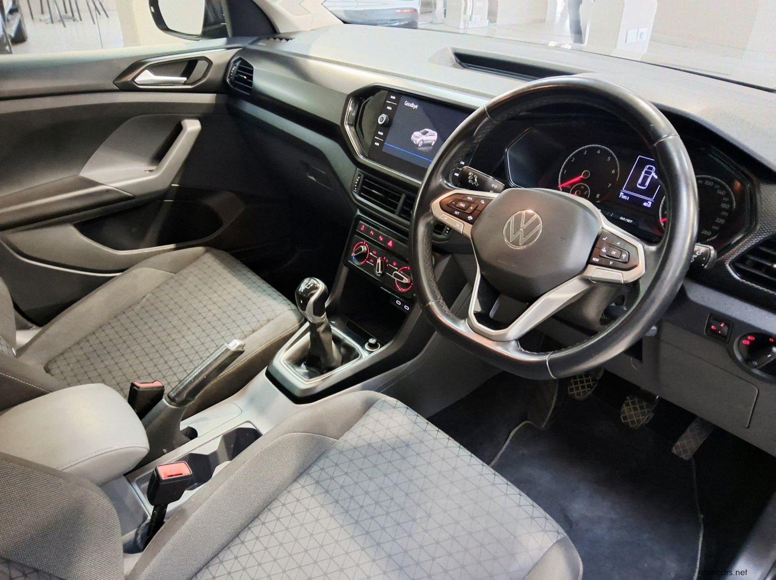 2021 Volkswagen T-CROSS 1.0 TSI COMFORTLINE pictures