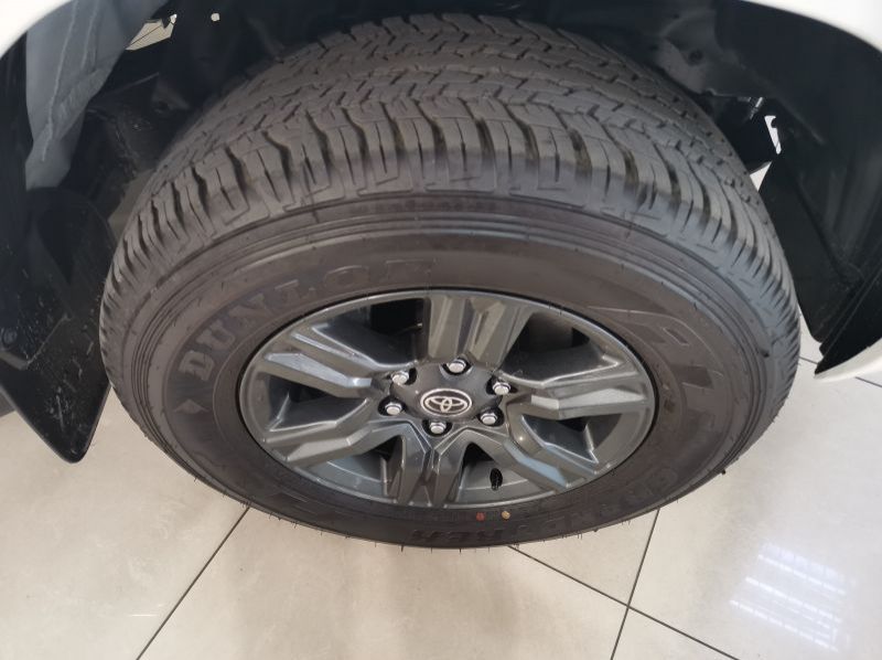 2023 Toyota Hilux Single Cab HiluxSC 2.4GD6 4X4 RAI 6MT (A1H) pictures