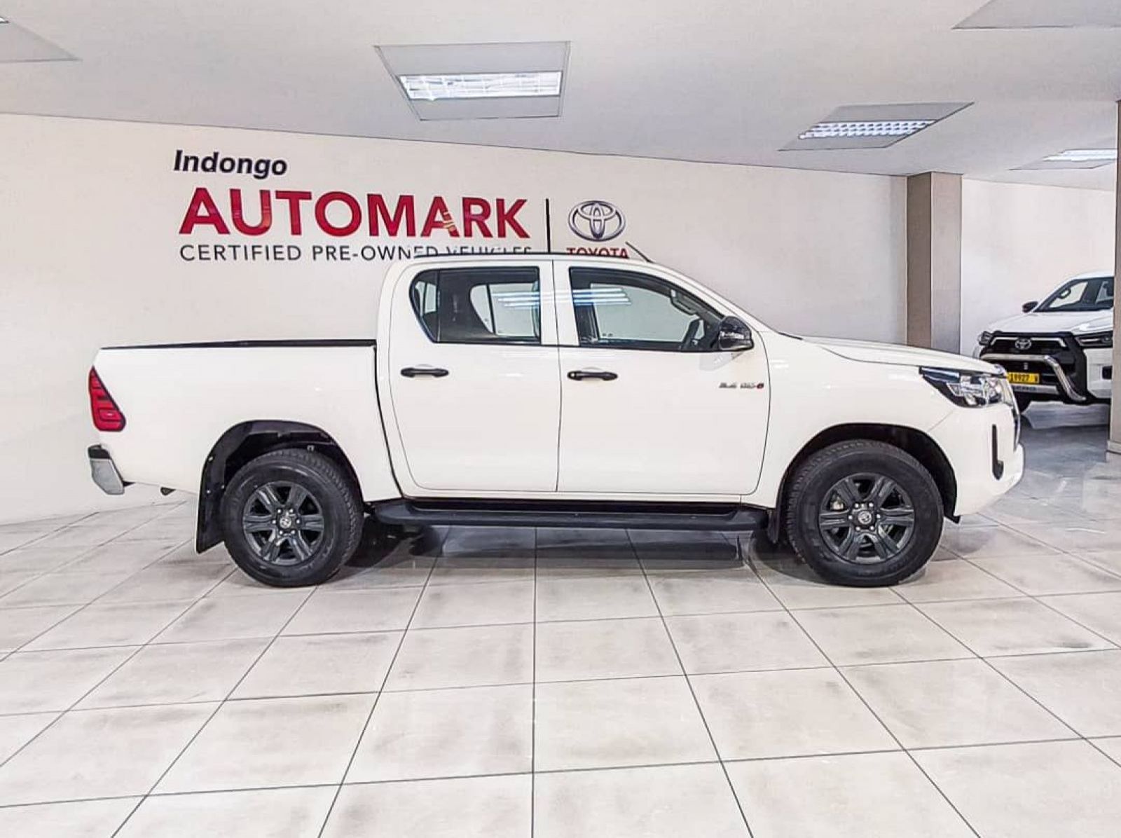 2023 Toyota Hilux 2.4 Gd-6 Raider 4x4 P/u D/c pictures