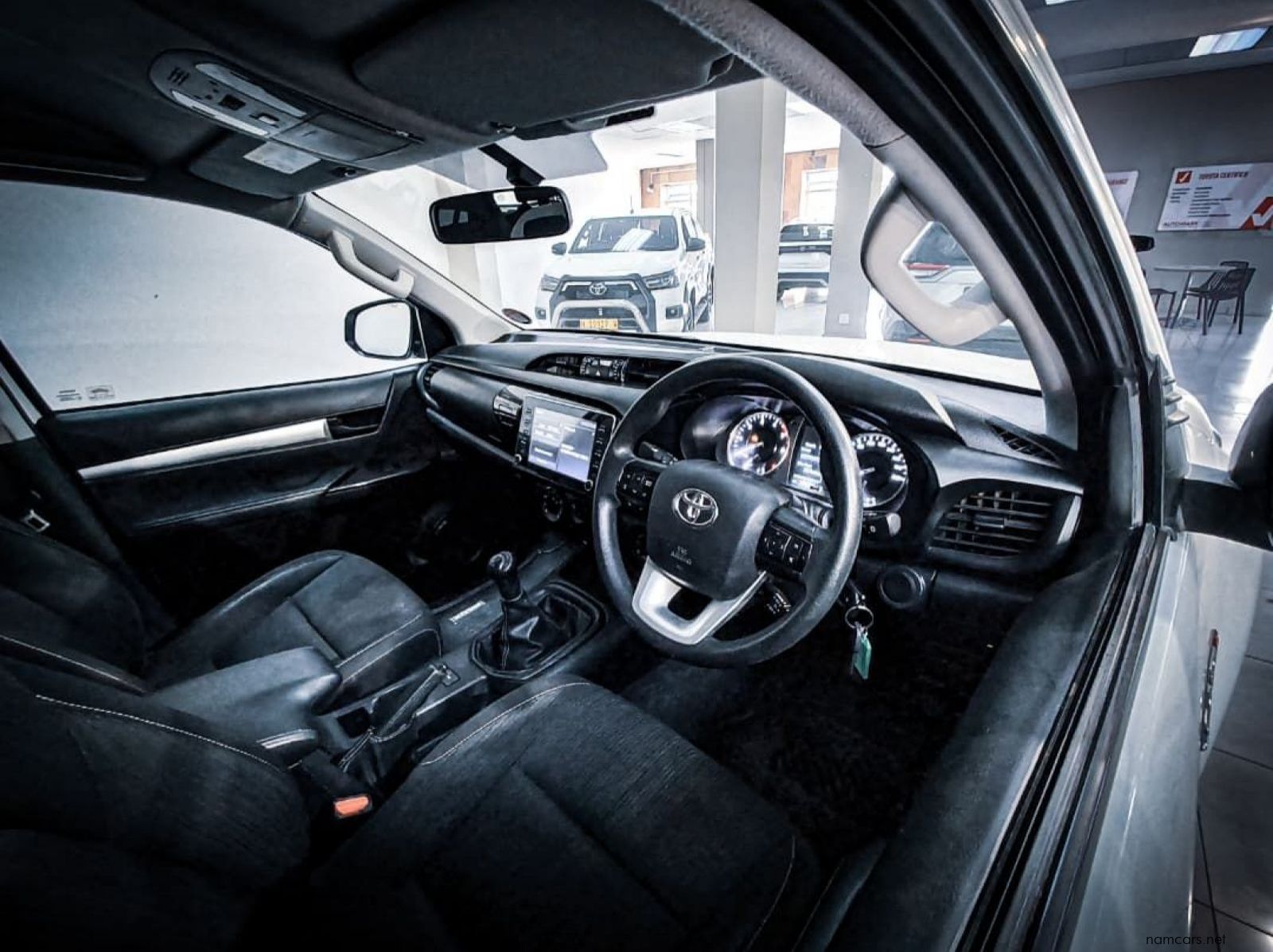 2023 Toyota Hilux 2.4 Gd-6 Raider 4x4 P/u D/c pictures