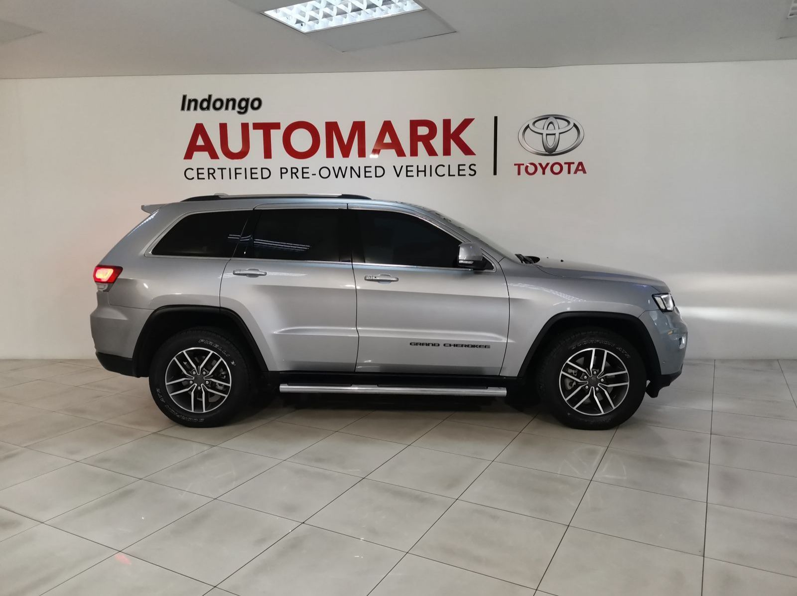 2022 Jeep Grand Cherokee 3.6l Laredo pictures