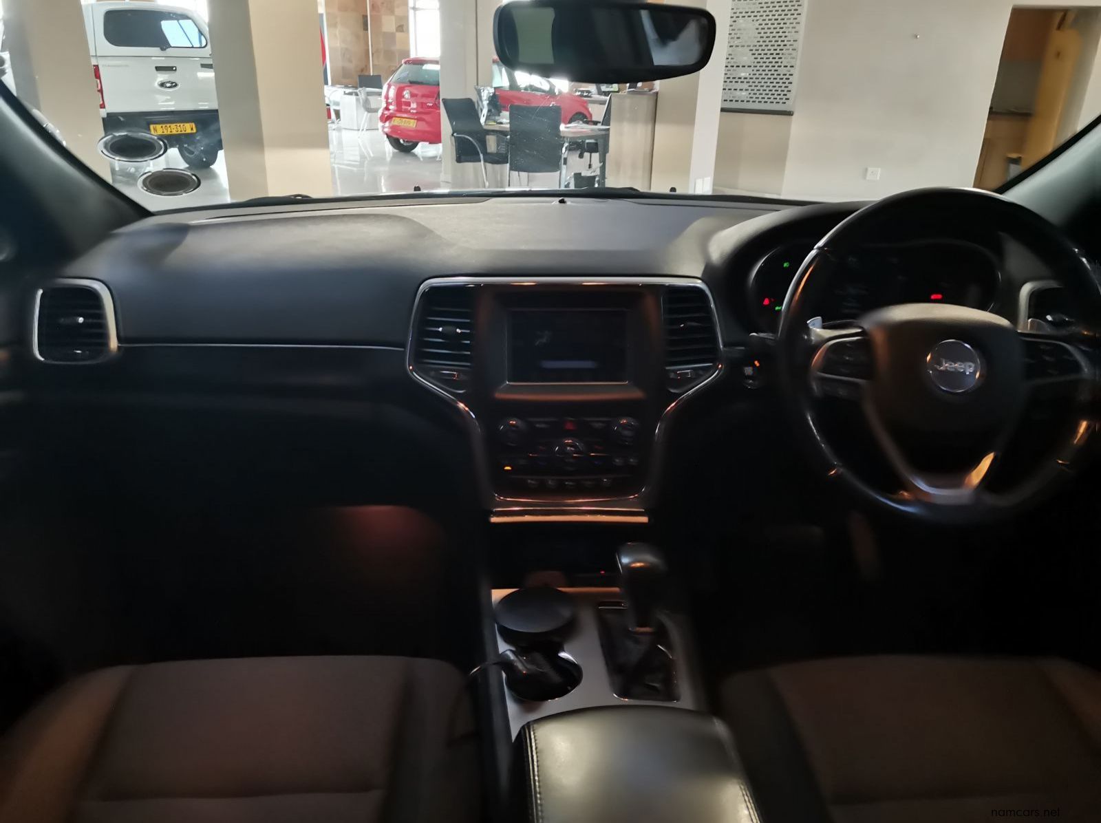 2022 Jeep Grand Cherokee 3.6l Laredo pictures