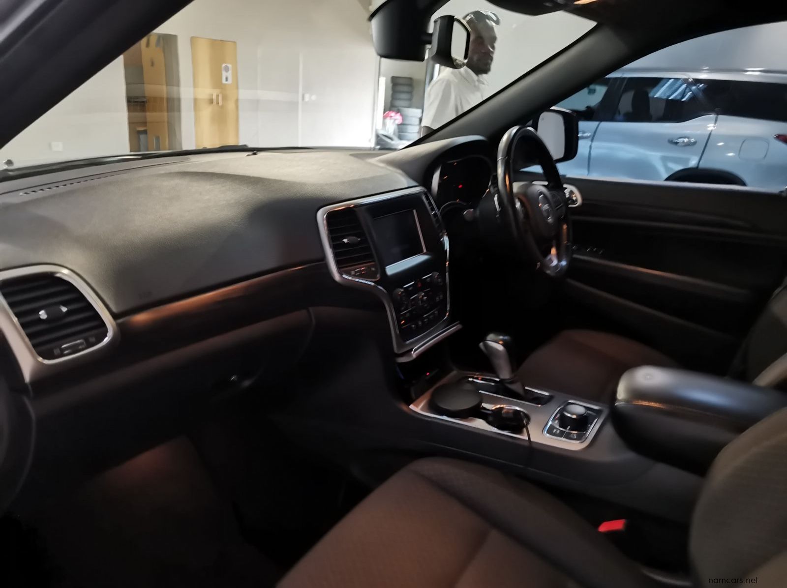 2022 Jeep Grand Cherokee 3.6l Laredo pictures