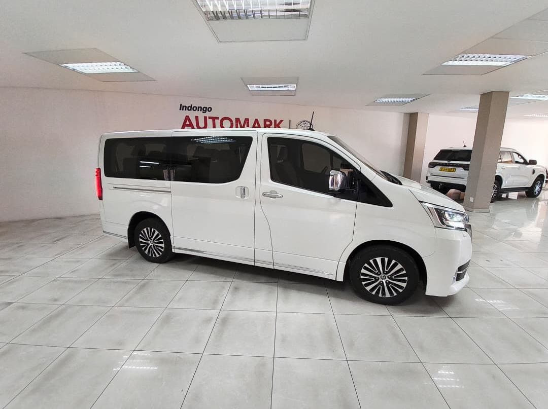 2021 Toyota Quantum 2.8 Vx 9 Seat pictures