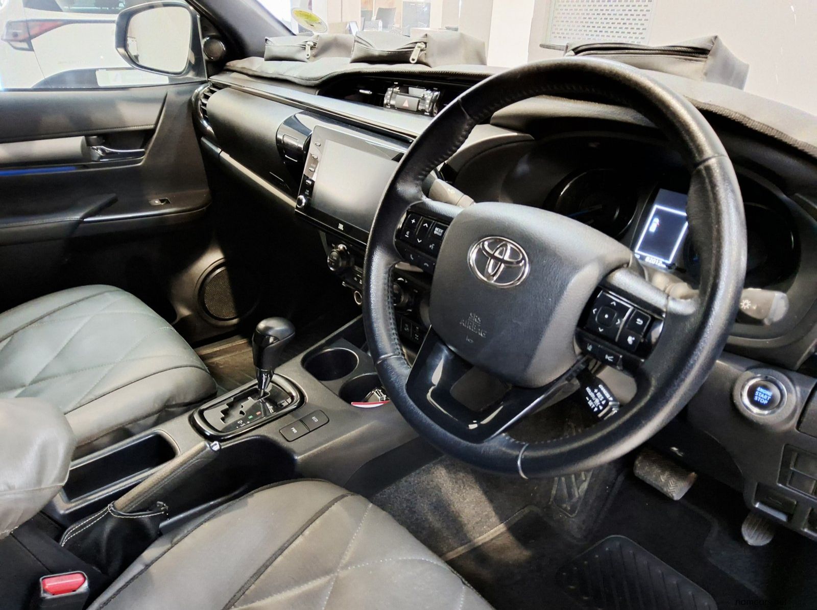 2024 Toyota Hilux 2.8 GD-6 RB LEGEND 4x4 A/T P/U D/C pictures